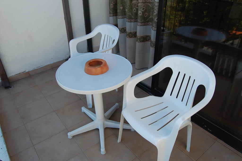 Nicos & Olympia Polis