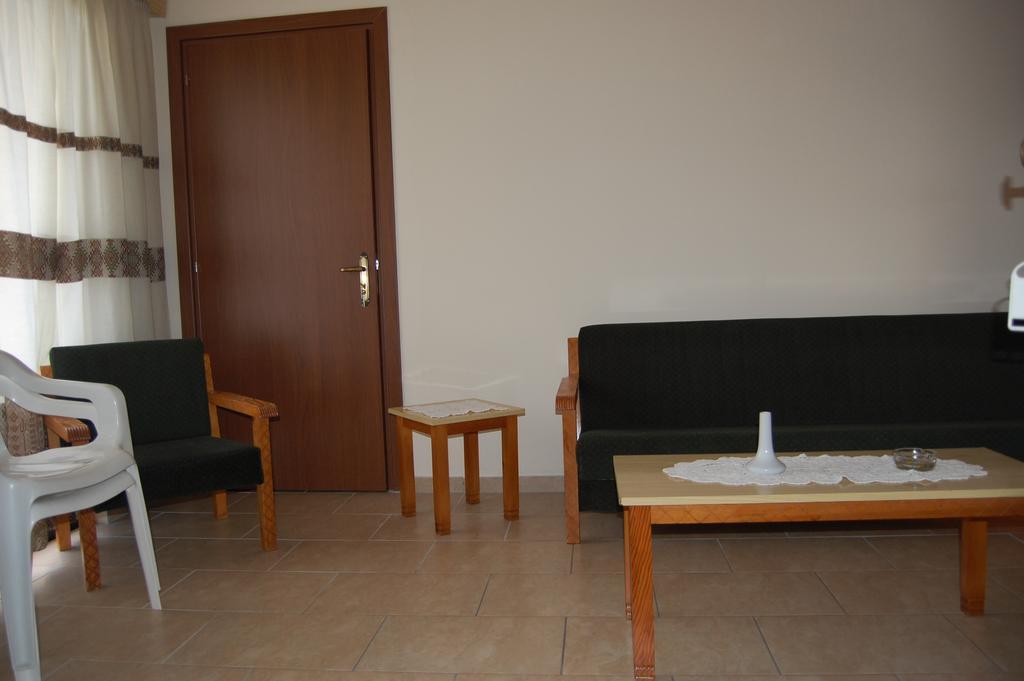 Nicos & Olympia Apartment *